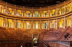 Il Teatro Farnese, a Parma, era il teatro di ...