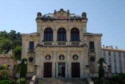 Il teatro municipale della città di Orange, Francia. Inaugurato nel 1885, aveva una capienza di 650 posti. 



