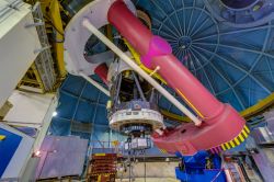 Il telescopio Bernard Lyot al Pic du Midi de Bigorre, Francia: con il suo specchio di 2 metri di diametro è il più grande della Francia continentale - © Anibal Trejo / Shutterstock.com ...