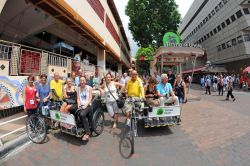 Il terminal di Trishaw Uncle, agenzia di Singapore specializzata in escursioni in vecchio stile su ciclorisciò, si trova in Queen Street fra il Fu Lu Shou Complex e l'Albert Centre ...