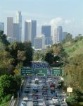Il traffico della Pasadena Freeway,  in direzione Los Angeles che compare con la sua skyline all'orizzonte - © Joseph Sohm / Shutterstock.com