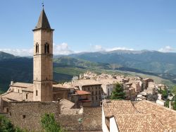 Il villaggio di Pacentro, il borgo della popstar Madonna CIccone - © Mor65_Mauro Piccardi / Shutterstock.com