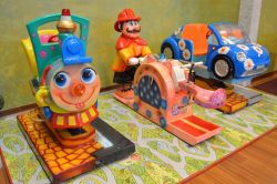 Il Villaggio di Piedone, parco al coperto di Binago che ricorda un luna park
