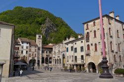 Il villaggio di Serravalle che assieme a Ceneda forma la città di Vittorio Veneto, a nord di Treviso - © REDMASON / Shutterstock.com