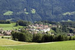 Il villaggio di Terento in Val Pusteria sulle Dolomiti in Alto Adige