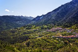 Il villaggio di Venaco sulle colline di Monte Rotondo, Corsica. Questa località è composta da due borghi, Serraggio e Lugo. E' rinomato per i prodotti locali di latte di pecora ...