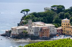 Il villaggio ligure di Sestri Levante fotografato dall'alto, Genova. Si affaccia a oriente sul Golfo del Tigullio.
