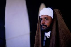 Il volto fiero di un uomo arabo nell'oasi di Douz, Tunisia - © Renato Murolo 68 / Shutterstock.com