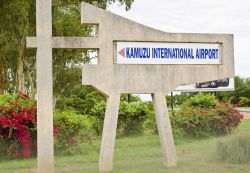 Indicazione per il Kamuzu International Airport a Lilongwe, Malawi. Si tratta del principale aeroporto del paese con un traffico di circa 300 mila passeggeri annui - © Brendan Howard / ...