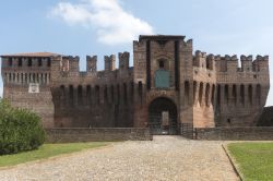 Ingresso al castello medievale di Soncino in Lombardia