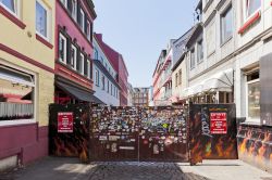L'ingresso alla famosa Herbertstrasse a St. Pauli, Amburgo, Germania. Lungo questa strada le prostitute offrono i loro servizi ai clienti. Ai minori e alle donne non è concesso entrare ...