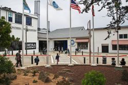 Ingresso del Monterey Aquarium una delle attrazioni della costa del Big Sur in California - © Sergey-73 / Shutterstock.com