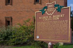 Ingresso della Wilbur H. Siebert Collection al campus dell'Università dello Stato dell'Ohio (USA)  - © Ken Wolter / Shutterstock.com