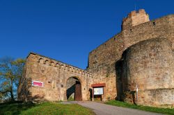 Ingresso nel borgo di Steinsberg, maniero fortificato de villaggio di Weiler a Sinsheim   - © Firn / Shutterstock.com