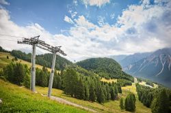 Inpianti di risalita a Forni di Sopra fotografati in estate (Friuli Venezia Giulia)