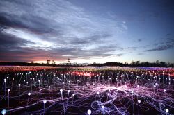 Installazione di luci a Ayers Rock: circa 50.000 ...