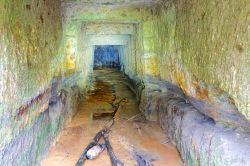 L'interno di un'antica miniera etrusca e romana a Monterano, Roma, Lazio.



