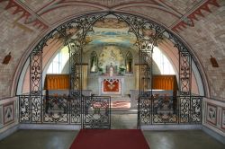 L'interno della chiesa costruita dai prigionieri ...