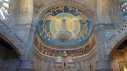 Interno del santuario di Santa Luzia a Viana do Castelo, Portogallo. Questa chiesetta ha un piccolo museo e una cupola che offre una vista panoramica - © Elias Garrido / Shutterstock.com ...