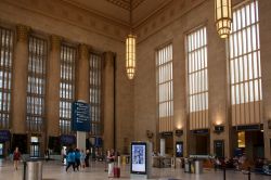 Interno della 30th St Train Station di Philadelphia, Pennsylvania (USA). Principale scalo per treni locali e nazionali, questa stazione è stata inaugurata nel 1933 - © Conchi Martinez ...