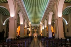 Interno della cattedrale di Nostra Signora dell'Assunzione a Asuncion, Paraguay. Dedicata alla Madonna dell'Assunta, fu costruita nelle attuali forme negli anni '40 del XIX° ...