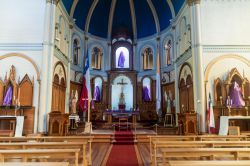 Interno della chiesa del Sagrado Corazon a Puerto Varas, Cile. Dal 1992 è monumento nazionale cileno - © Matyas Rehak / Shutterstock.com