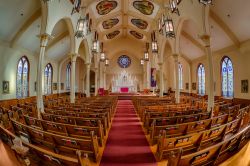 Interno della chiesa dell'Immacolata Concezione ad Atlanta, Georgia, Stati Uniti d'America. Viene considerata la prima chiesa cattolica costruita in questa città - © Nagel ...