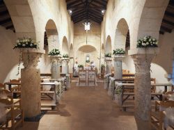 Interno della chiesa di San Giuliano a Selargius in Sardegna - © Claudio Divizia / Shutterstock.com