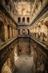 L'interno della Porta Nigra, l'antica porta della città di Augusta Treverorum (oggie Trier), costruita dai Romani in pietra arenaria grigia nel II secolo d.C. - foto © Piith ...