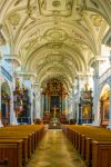 L'interno della Schlosskirche, la chiesa barcocca del castello di Friedrichshafen - © trabantos / Shutterstock.com