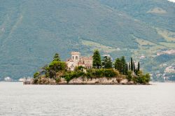 Isola di San Paolo sul Lago d'Iseo, Lombardia. - © Ivonne Wierink / Shutterstock.com