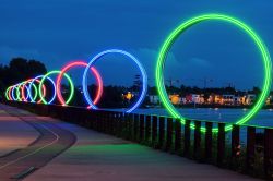 L'isola di Nantes fotografata di notte, Francia. Oggetto di un importante intervento di rinnovamento urbano, l'ile de Nantes rappresenta uno degli antichi quartieri operai della città.



 ...