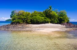 Un isolotto dell'arcipelago di Coiba, Panama. Qui la temperatura media si aggira sui 26° e la percentuale di umidità attorno all'80%.
