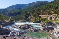 Le Kootenai Falls si trovano nei pressi di Libby, tra le montagne del Montana. Tra queste rapide spettacolari sono state effettuate le scene della caduta di Leonardo di Caprio, protagonista ...