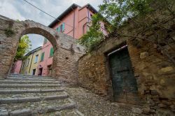 L'Arco di Piazza Castello nel centro di Savignano sul Rubicone in Romagna - © Cecco93, CC BY-SA 4.0, Wikipedia
