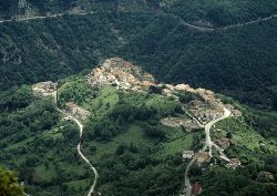 Il Borgo di Canistro in Abruzzo: è una delle cittadine termali della regione - © Ziegler175 - CC BY-SA 4.0, Wikipedia