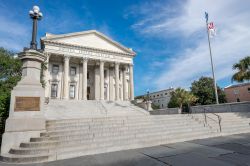 L'edificio della Custom House si trova nell'Historic District di Charleston. La sua costruzione inziò nel 1853, ma fu presto interrotta per gli alti costi del progetto - ...