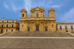 L'imponente Cattedrale di San Nicolò, a Noto - questa splendida e maestosa cattedrale, grande gioiello barocco, è annoverata tra le più belle chiese non solo d'Italia, ...