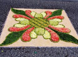 L'Infiorata di San Pier Niceto, Festa del Corpus Domini - © Effems, CC BY-SA 4.0, Wikipedia