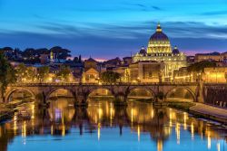 Tramonto sul Tevere a Roma in estate