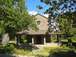 L'oratorio di S. Agostino a Cantagallo di Prato, in Toscana - © Massimilianogalardi, CC BY-SA 3.0, Wikipedia