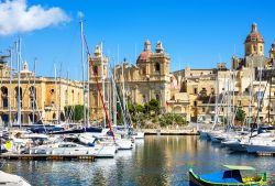 La baia di Vittoriosa e la Chiesa di San Lorenzo a Malta