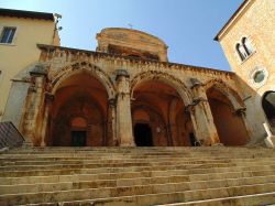 La Basilica Cattedrale di Santa Maria Annunziata a Priverno in provincia di Latina, Lazio - © Itto Ogami, CC BY 3.0, Wikipedia