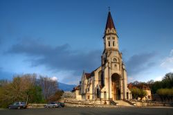 La Basilica della Visitazione a Annecy, Francia. Questo edificio sacro si presenta con pianta a croce latina e ospita al suo interno le spoglie di Francesco di Sales e Jeanne de Chantal. L'attuale ...