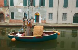 La Befana tra i canali di Comacchio in Emilia-Romagna ...