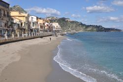 La Bella spiaggia di Giardini Naxos in Sicilia