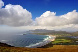 La bella spiaggia di Trawmore Beach si trova su Achill Island, sulle coste occidentali dell'Irlanda