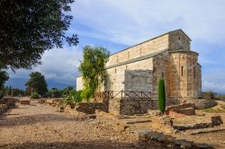 La Canonica di Lucciana in Corsica. L'antica chiesa è il monumeno insigne del borgo corso