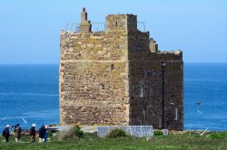 La cappella di Saint Cuthbert sulle isole Farne, Inghilterra. Un tempo questo arcipelago ospitava importanti siti monastici - © Attila JANDI / Shutterstock.com