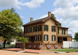 La casa del presidente Abraham Lincoln a Springfield, Illinois (USA). Visitabile gratuitamente, la dimora in cui soggiornò il presidente è semplice e modesta.
